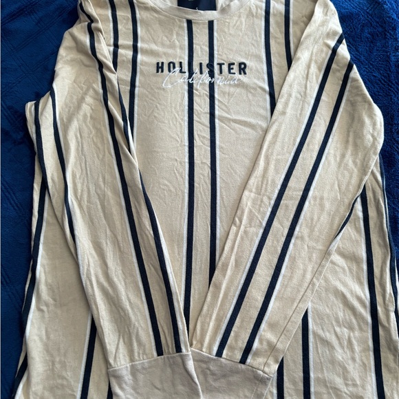 Teen/mens size S Hollister long sleeved tan, blue and white tee - Picture 3 of 7